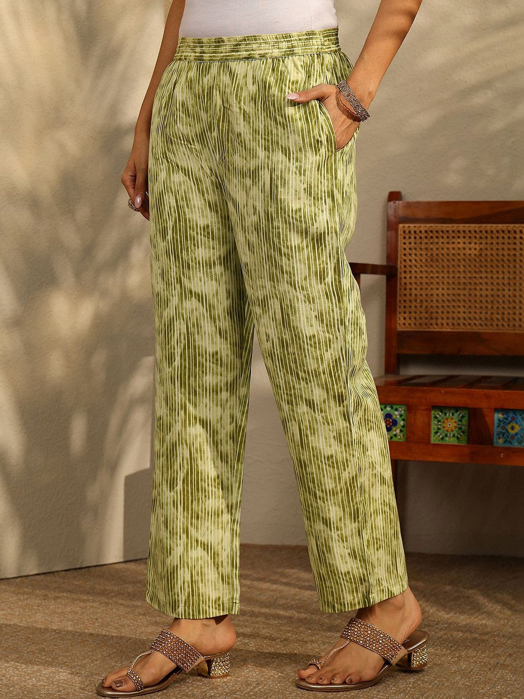 Women Ethnic Motifs Printed Regular Kurta with Trousers & With Dupatta