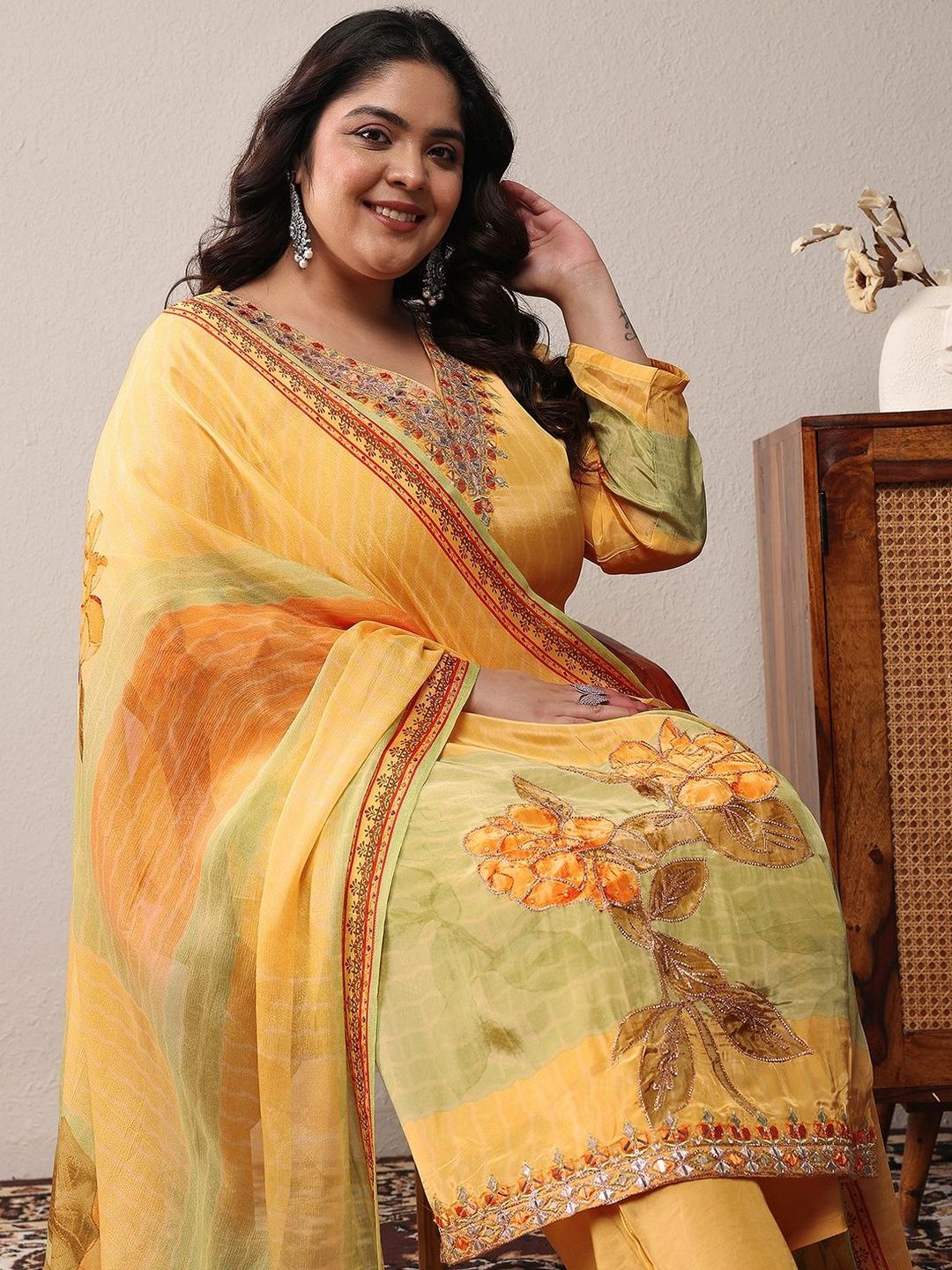 Dhiyona Women's Plus Size Floral Printed Silk Crepe Kurta with Trousers & Dupatta