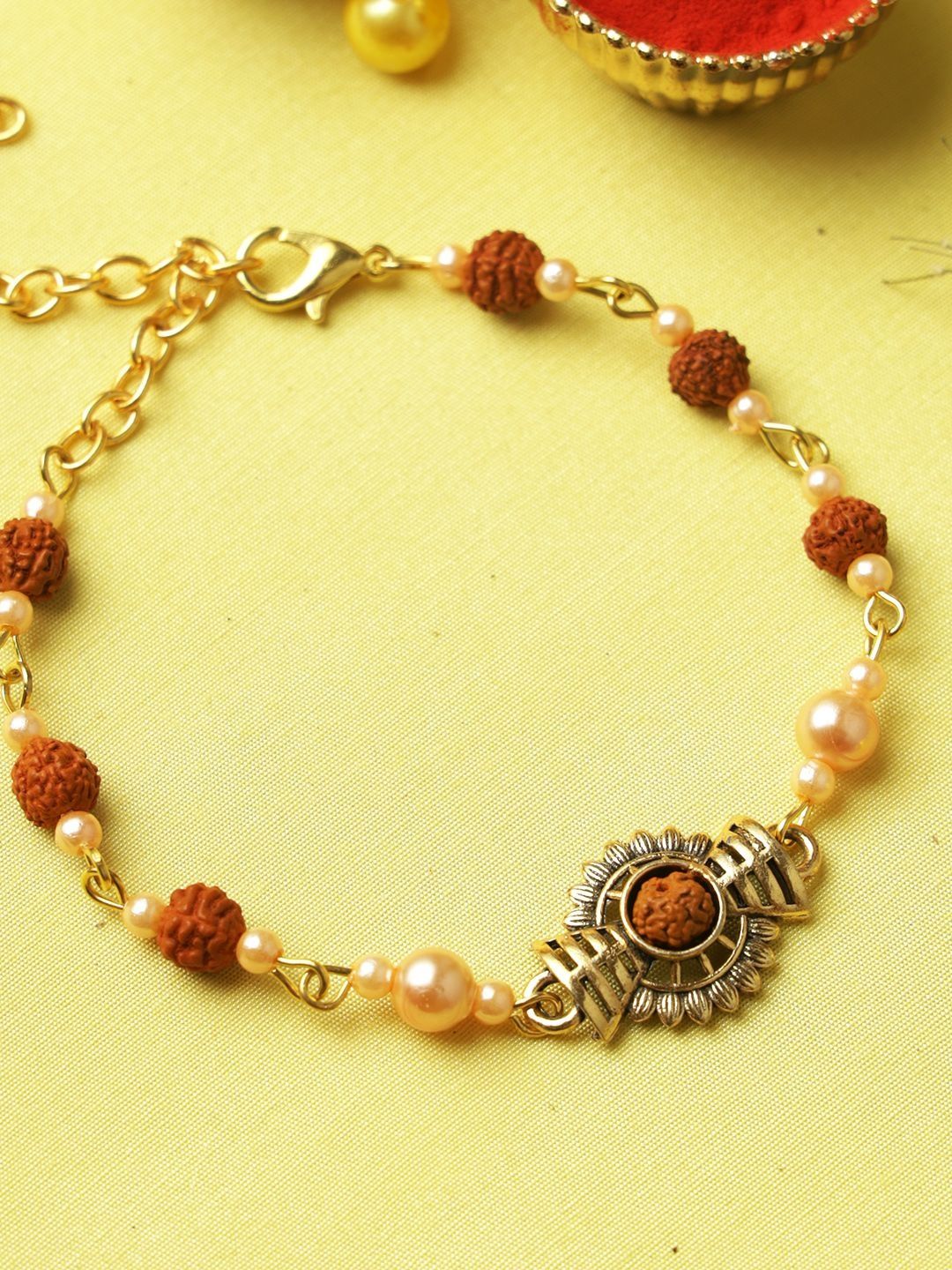 Dhiyona Rakhi