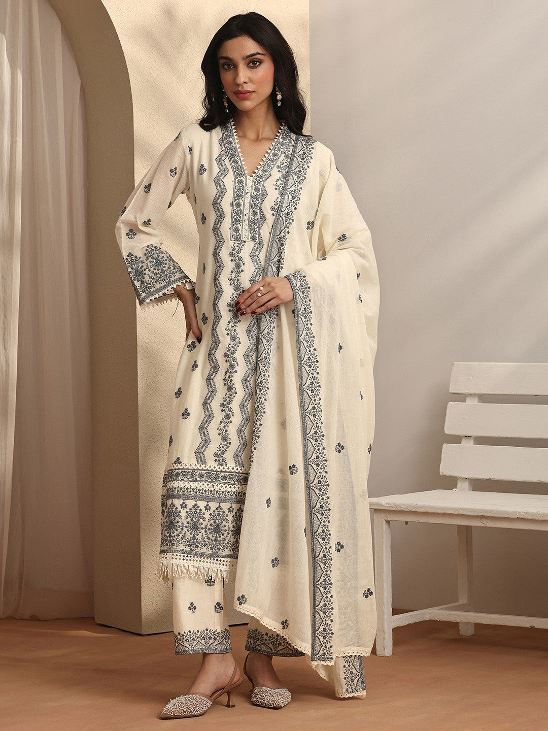 Women Ethnic Motifs Embroidered Regular Thread Work Kurta with Trousers & With Dupatta