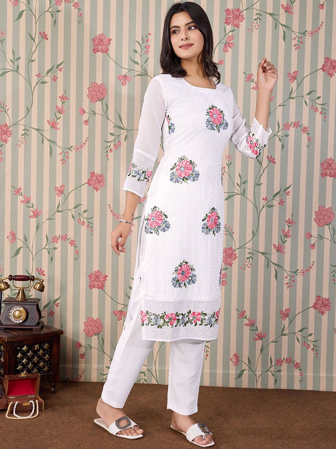 Dhiyona OD  Floral Embroidered Thread Work Floral Georgette Straight Kurta