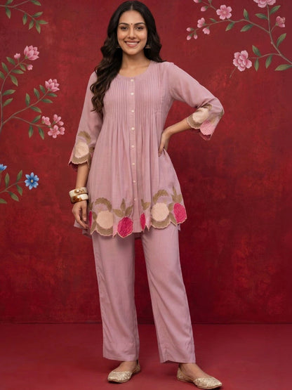 Women Floral Embroidered Regular Thread Work Kurti with Trousers