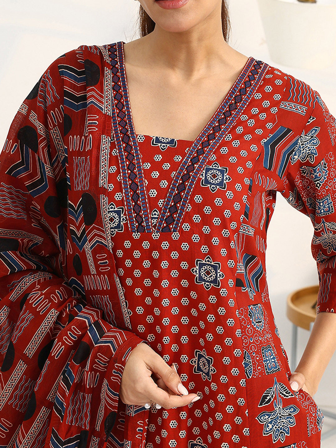 Women Ethnic Motifs Printed Regular Cotton Blend Kurta with Trousers & With Dupatta