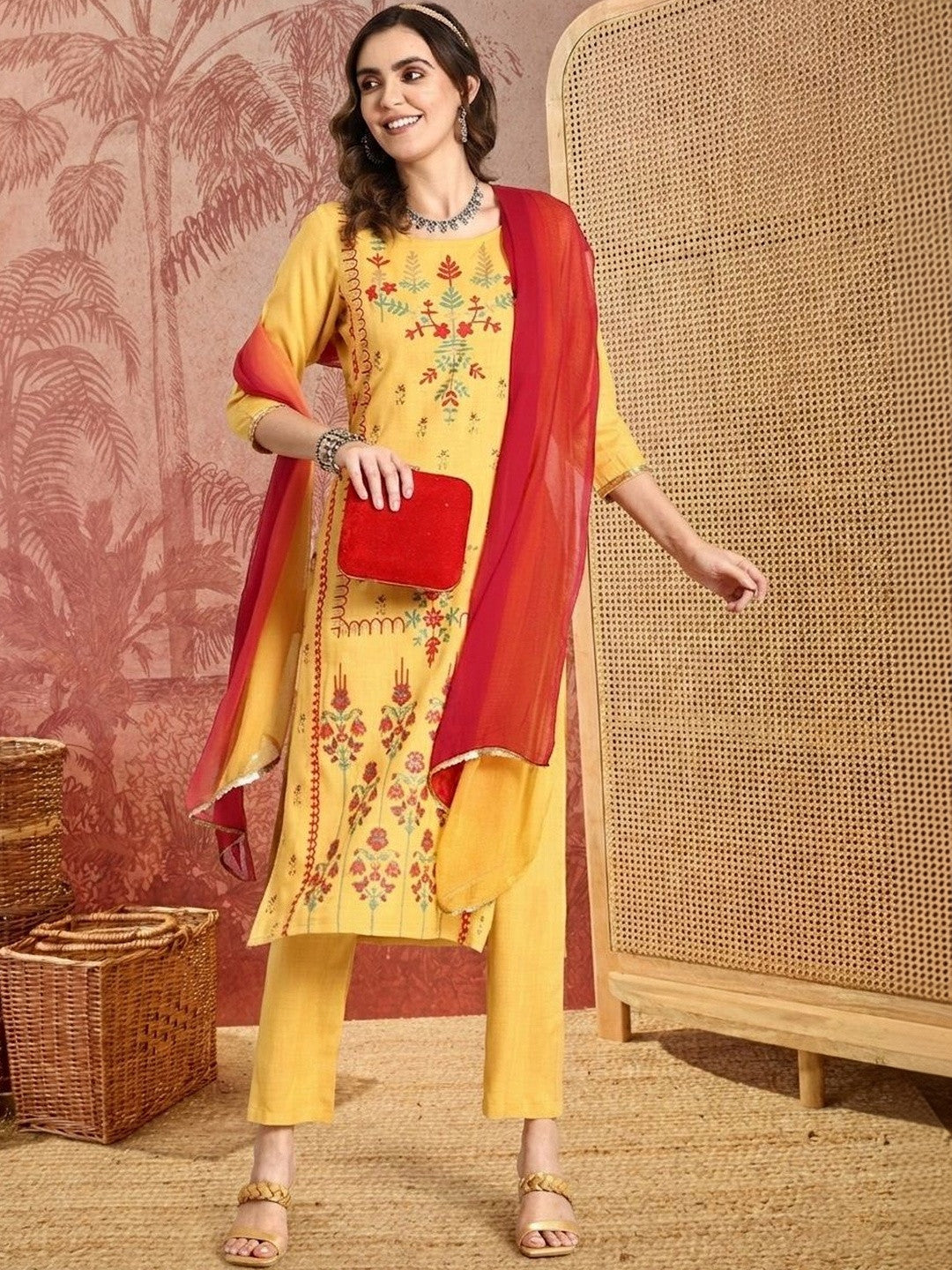 Women Floral Printed Round Neck Kurta Set With Dupatta