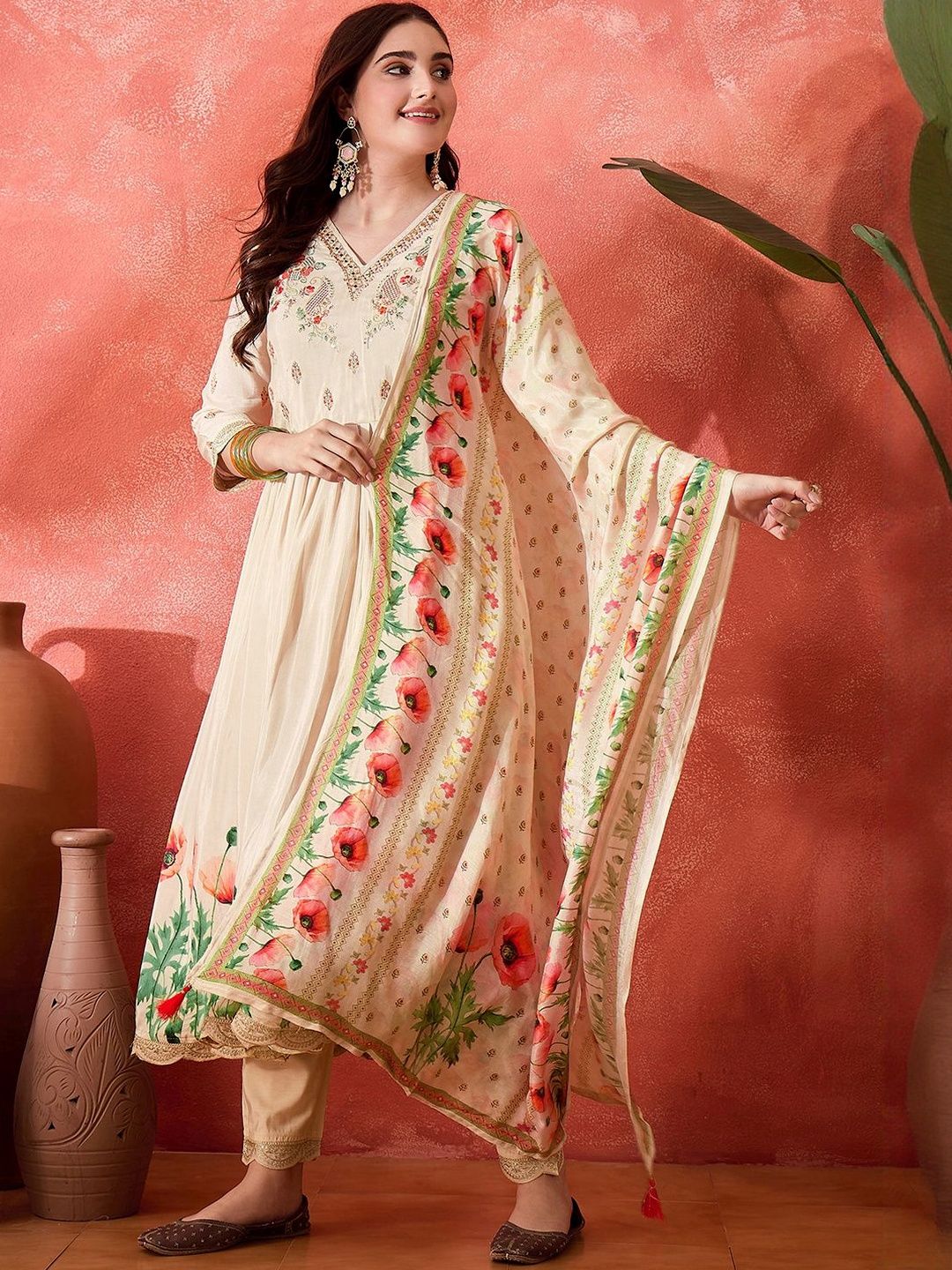 Dhiyona CH Floral Printed Tiered V-Neck Thread Work Kurta With Trousers & Dupatta