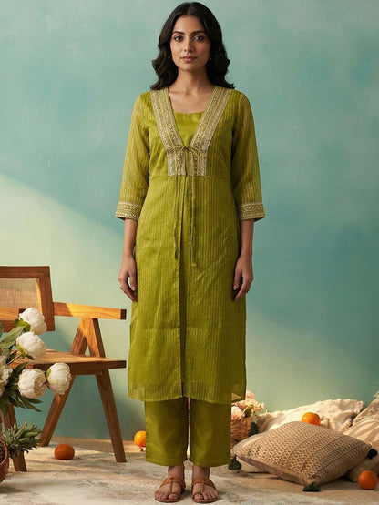 Dhiyona CH Women Layered Thread Work Kurta with Trousers