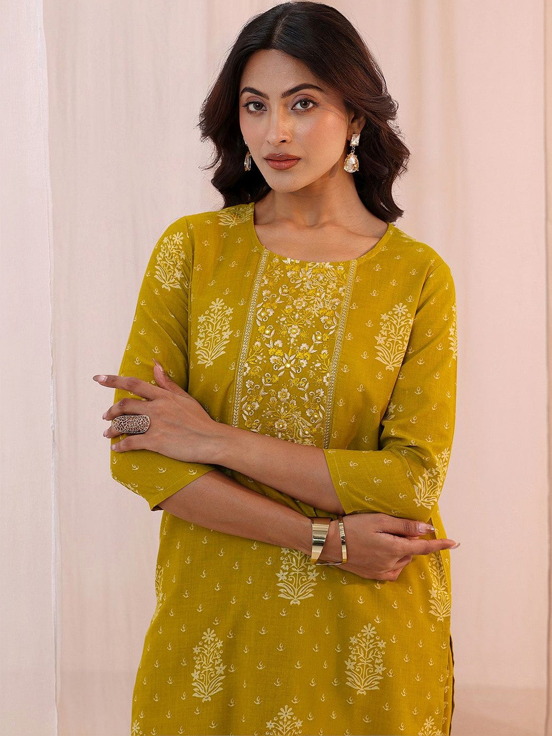 Women Ethnic Motifs Printed Regular Kurta with Trousers & With Dupatta
