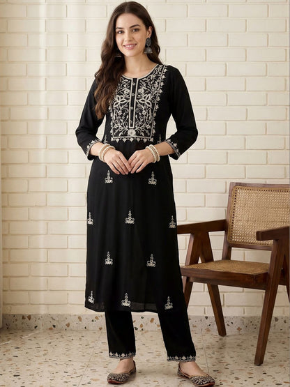 Women Floral Embroidered Regular Thread Work Kurta with Trousers