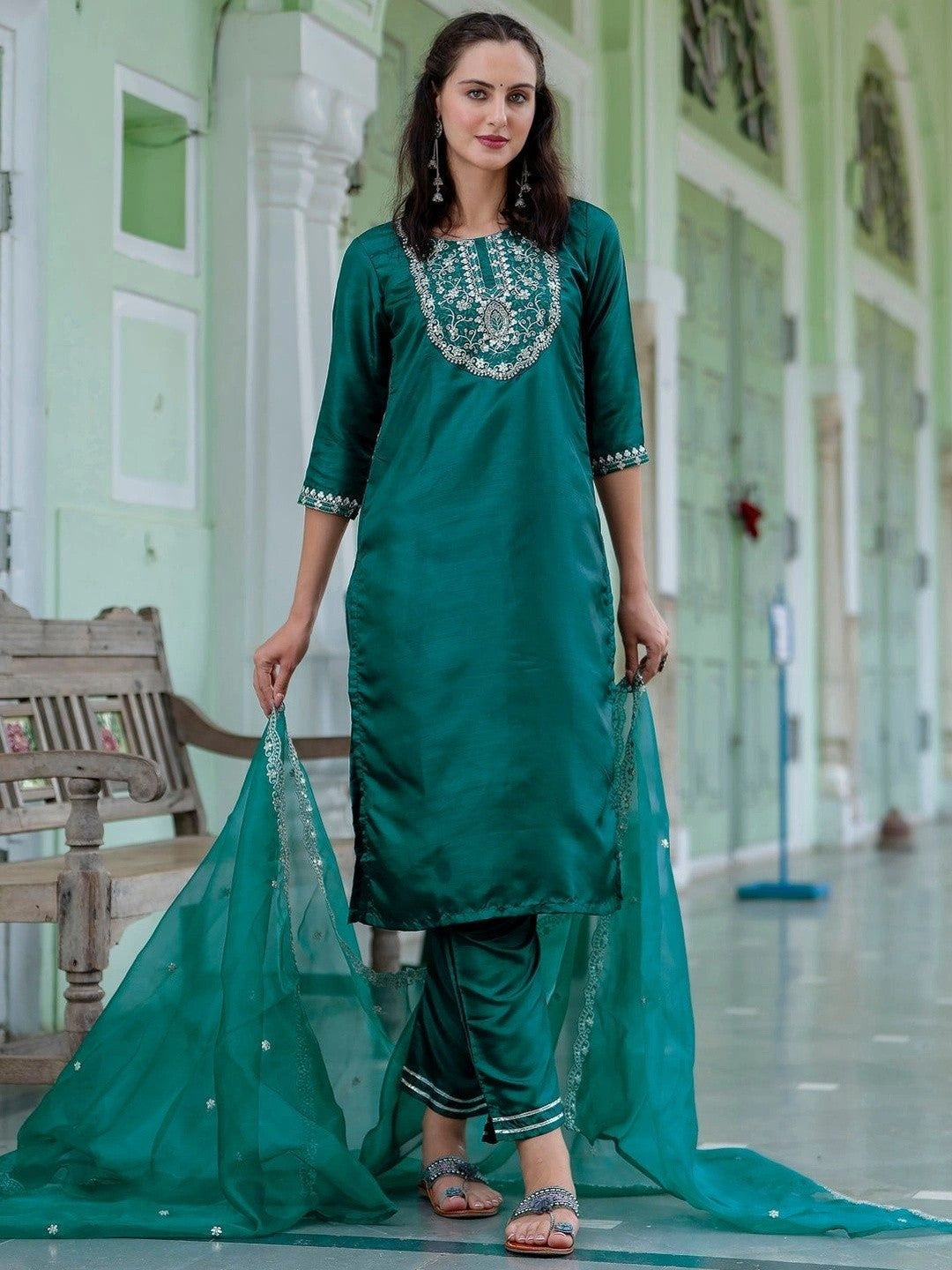 Women Embroidered Regular Thread Work Kurta with Patiala & With Dupatta
