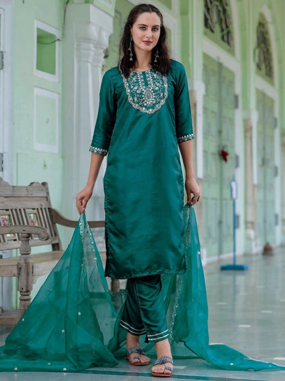 Women Embroidered Regular Thread Work Kurta with Patiala & With Dupatta