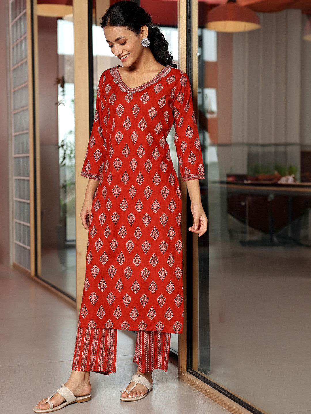 Women Ethnic Motifs Printed Regular Beads and Stones Kurta with Trousers