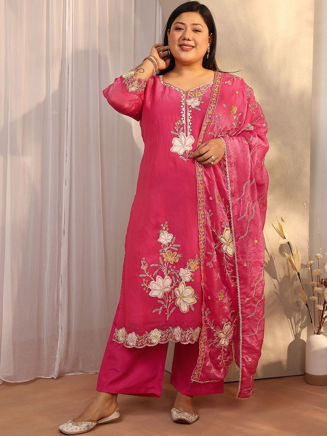 Dhiyona Women's Plus Size Floral Embroidered Kurta with Trousers & With Dupatta