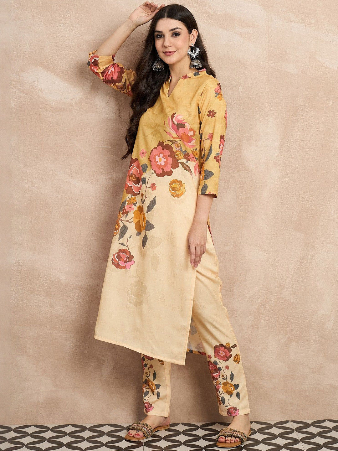 Floral Printed Mandarin Collar Straight Kurta With Trouser