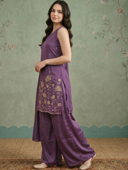 Women Floral Embroidered Regular Kurta with Sharara & With Dupatta