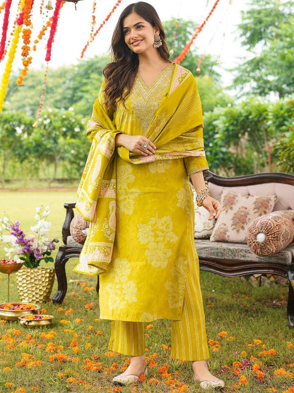 Dhiyona KL Women Floral Printed Regular Kurta with Trousers & With Dupatta