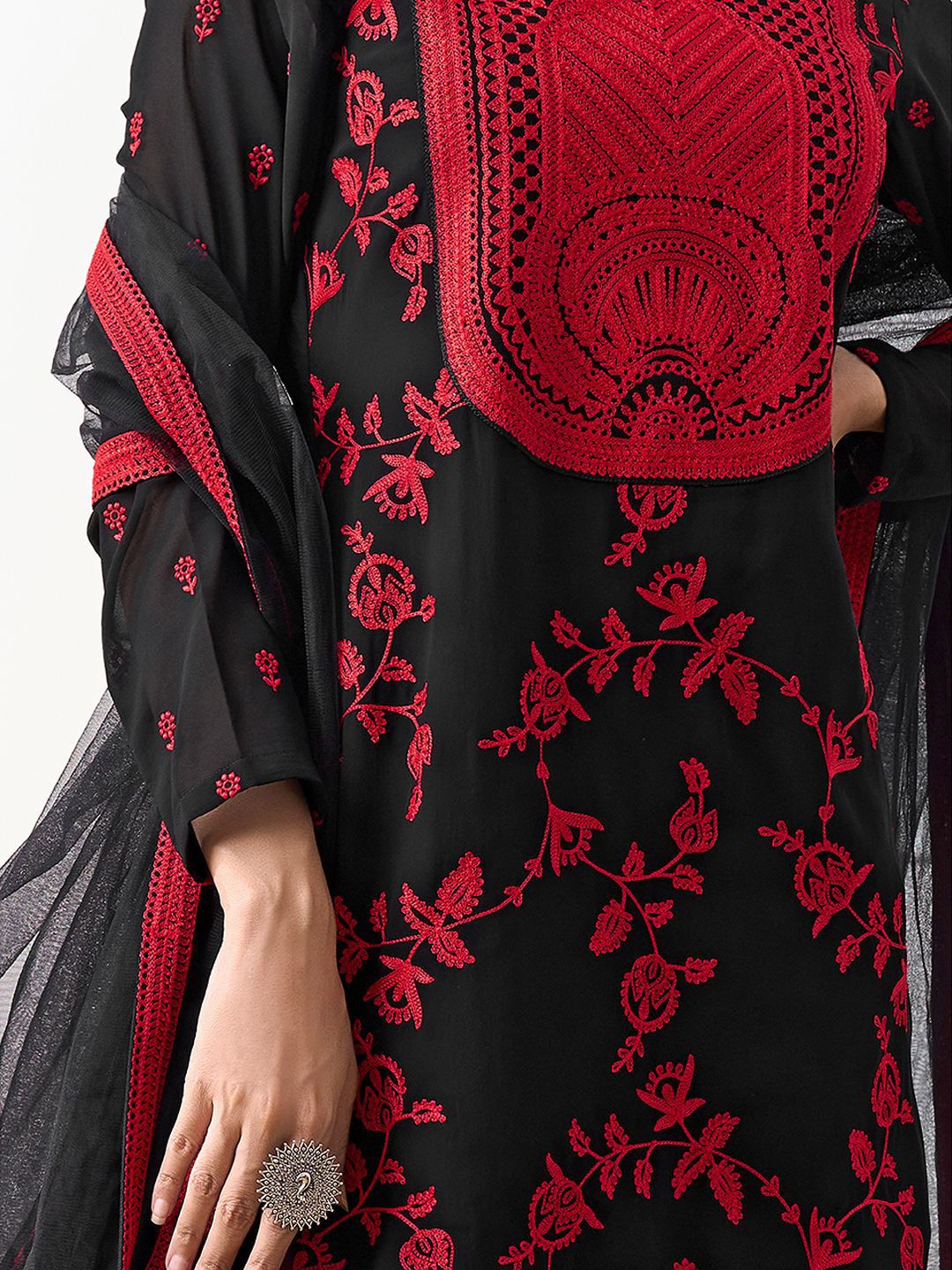 Dhiyona IN Women Floral Embroidered Regular Thread Work Kurta with Sharara & With Dupatta