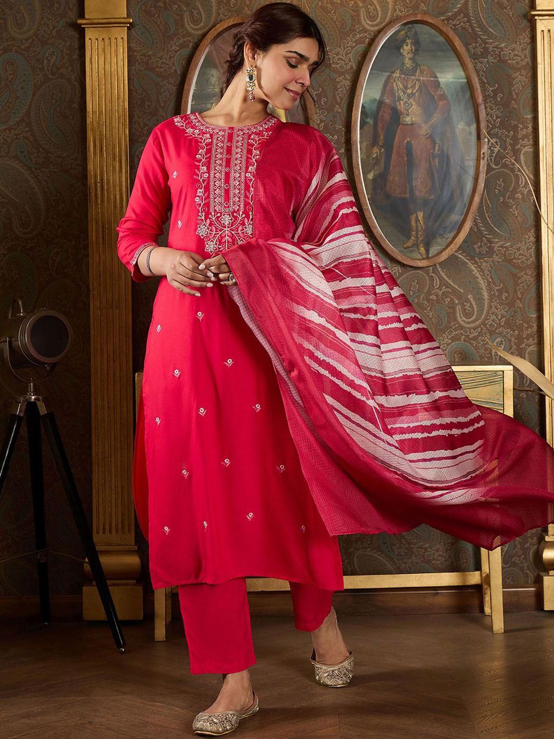 Dhiyona IE Floral Embroidered Thread Work Straight Kurta With Trousers And Dupatta