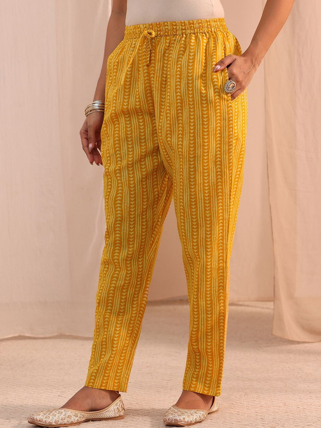 Women Ethnic Motifs Printed Regular Kurta with Trousers & With Dupatta