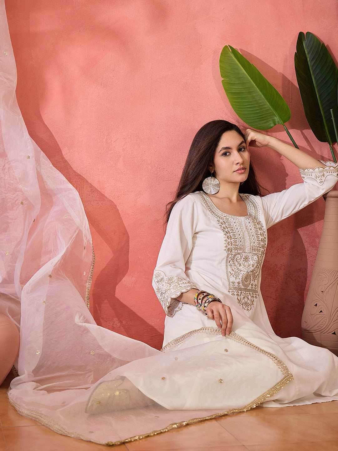 Floral Embroidered Zari Round Neck Kurta With Pant And Dupatta
