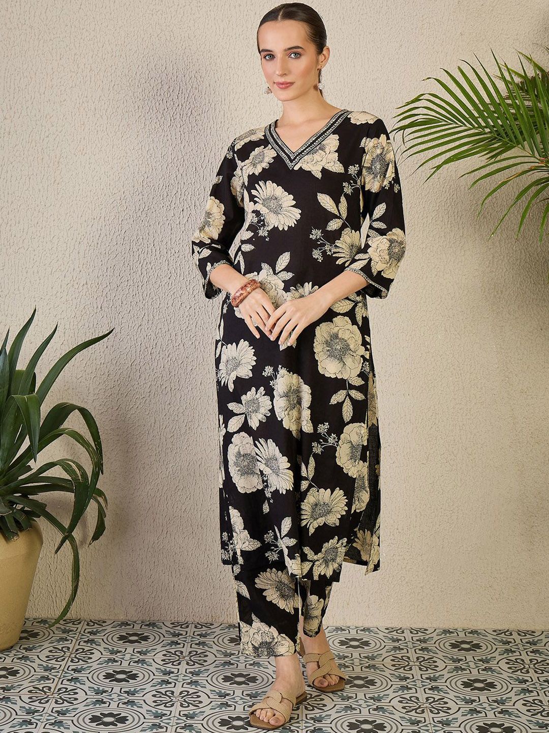 Dhiyona IE Women Floral Print Straight Kurta & Trousers Co-Ord Set