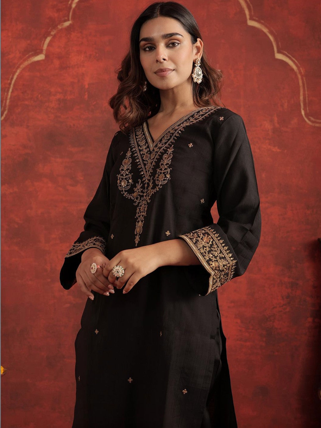 Women Ethnic Motifs Embroidered Regular Thread Work Liva Kurta with Trousers