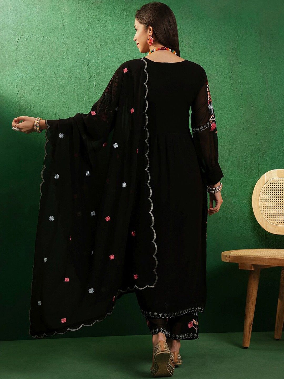 Dhiyona KL Floral Thread Work V-Neck Straight Kurta with Palazzos And Dupatta