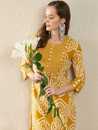 Dhiyona IE Printed Round Neck Three-Quarter Sleeves Pure Cotton Tunic And Trousers