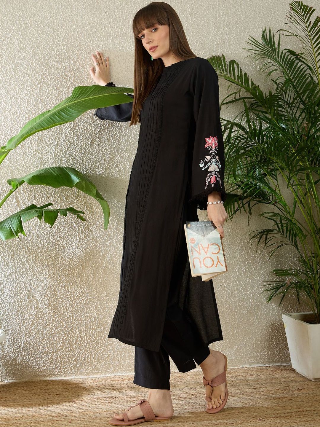Women Floral Embroidered Regular Thread Work Kurta with Trousers