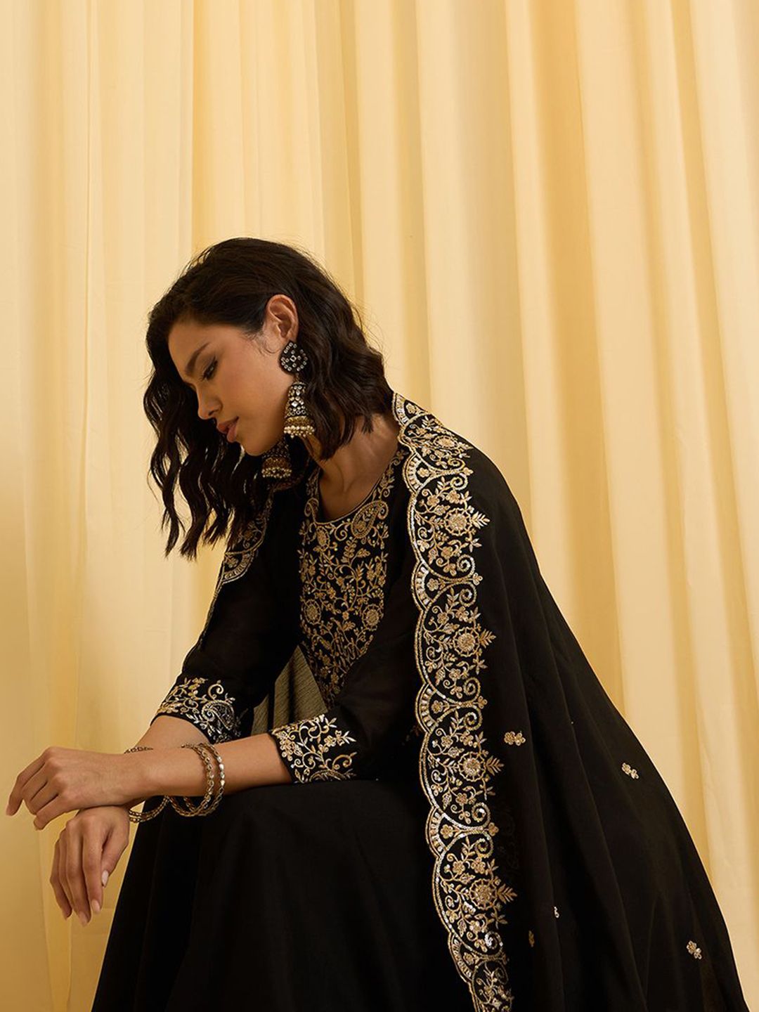 Dhiyona CH Embroidered Kurta Set With Dupatta