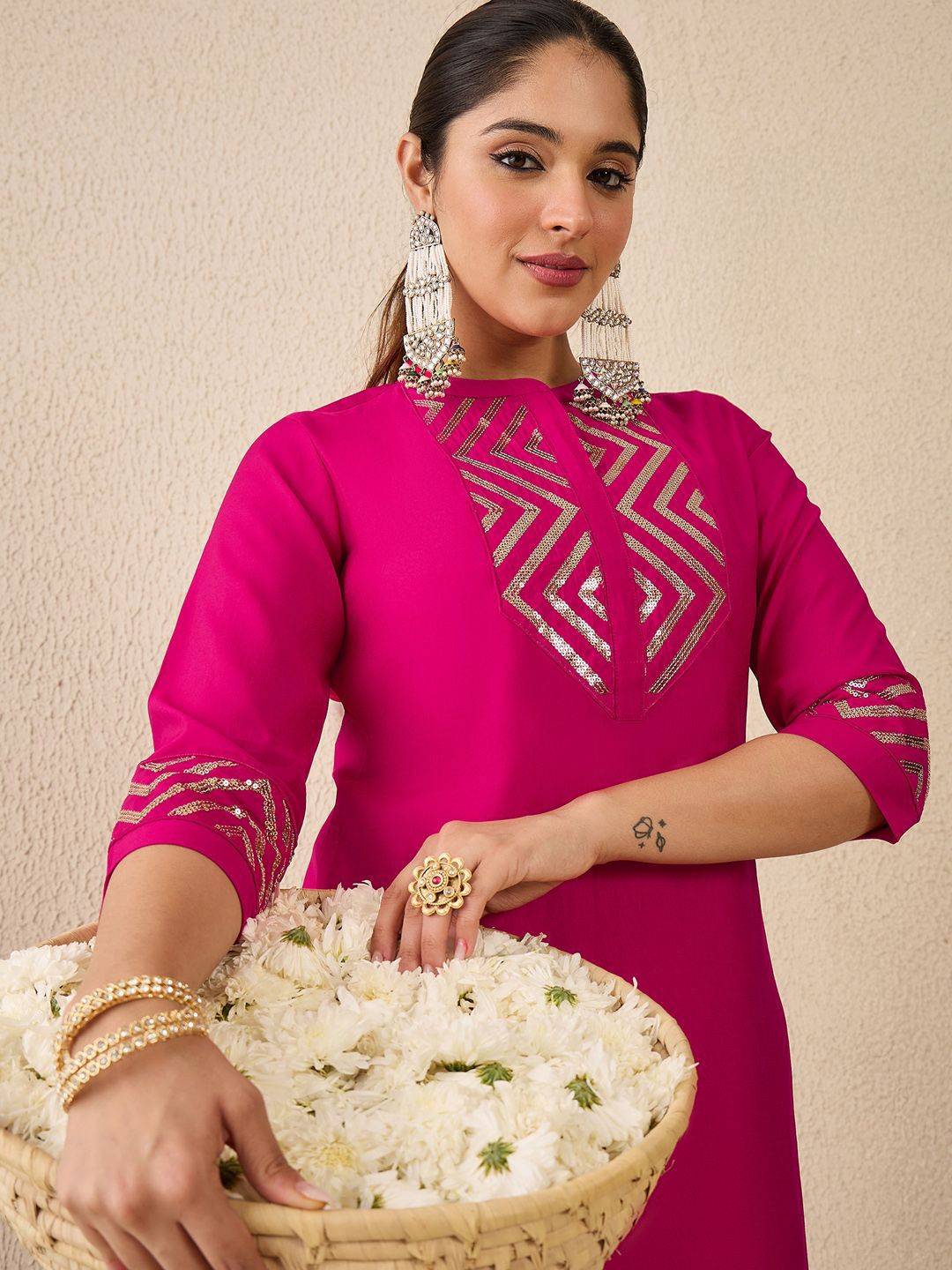 Dhiyona IE Embellished Mandarin Collar Straight Kurta With Trousers Co-Ord Set