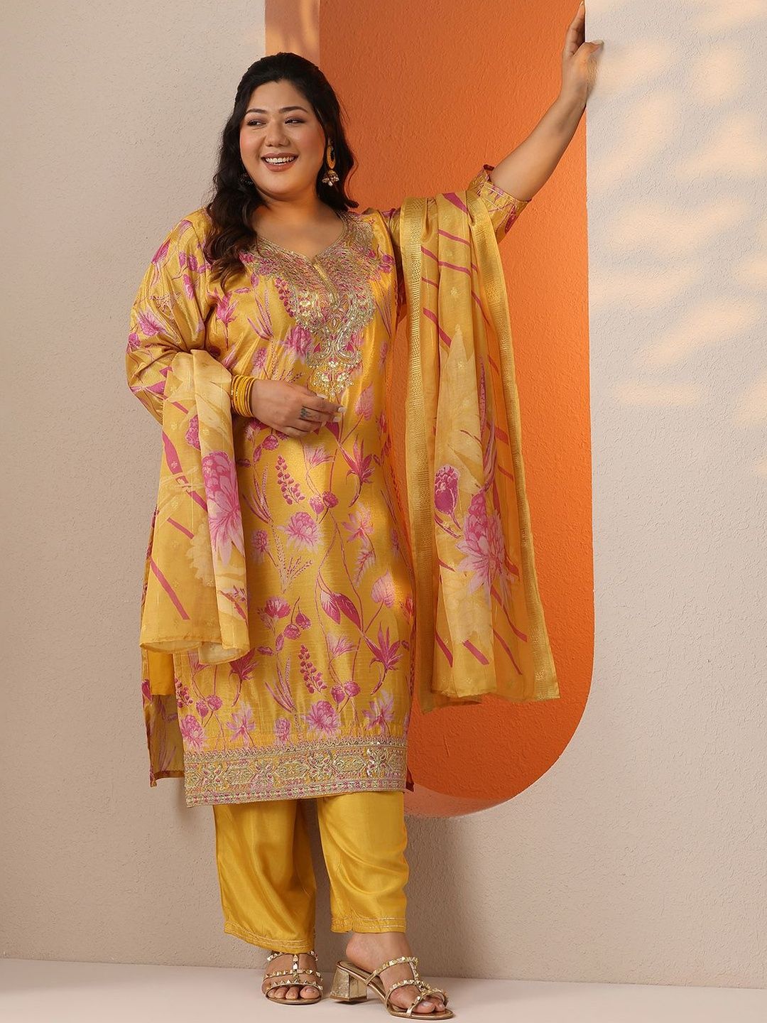 Dhiyona Women's Plus Size Floral Printed Regular Kurta with Palazzos & With Dupatta