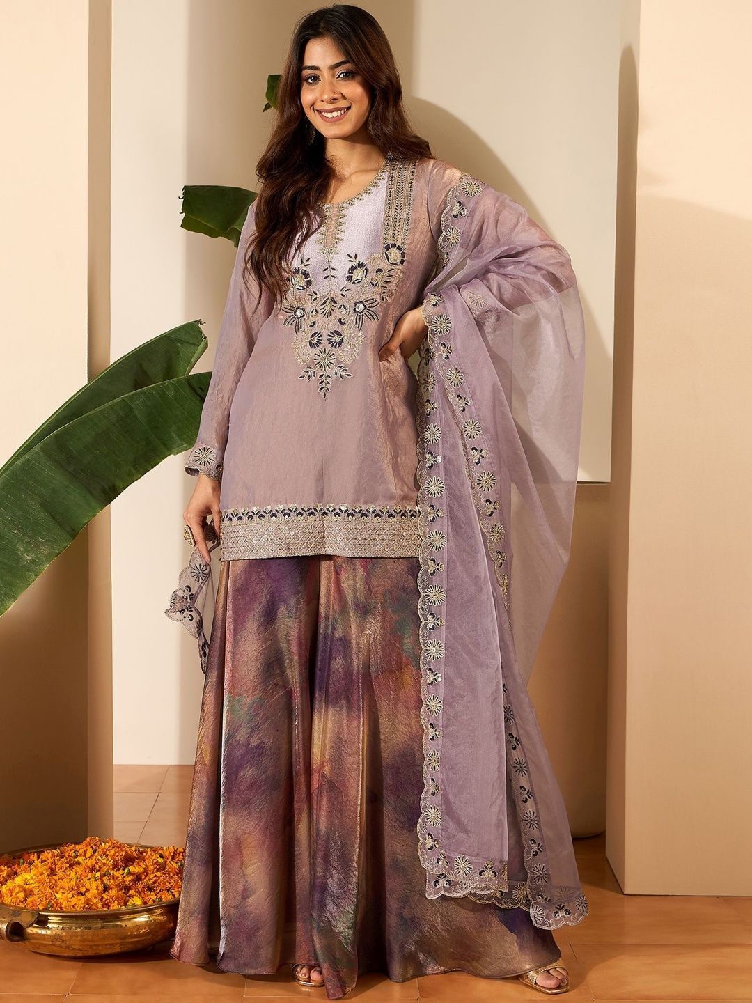 Dhiyona IN Women Crushed Oraganza Silk Embroidered Kurta Set with Dupatta
