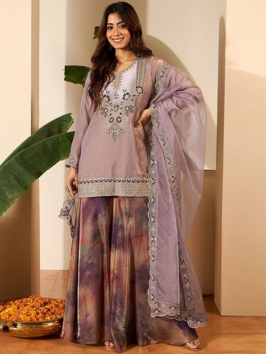 Dhiyona IN Women Crushed Oraganza Silk Embroidered Kurta Set with Dupatta