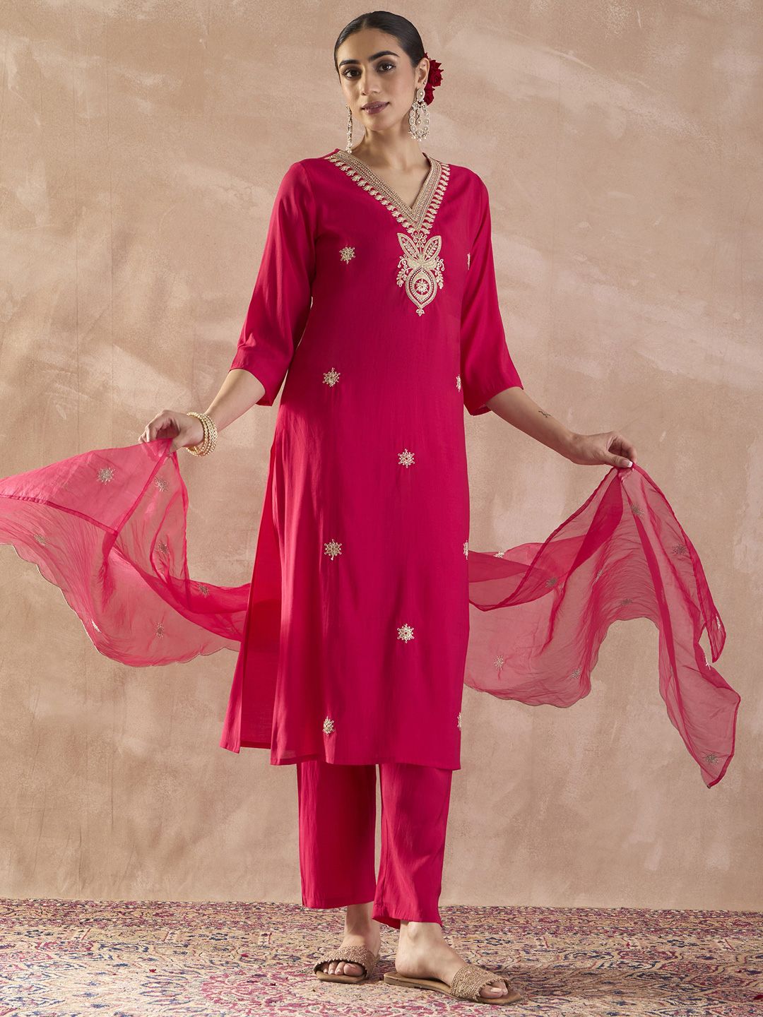Dhiyona IE Ethnic Motifs Embroidered V-Neck Thread Work Kurta With Trousers & Dupatta
